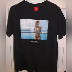 Visual small black tshirt